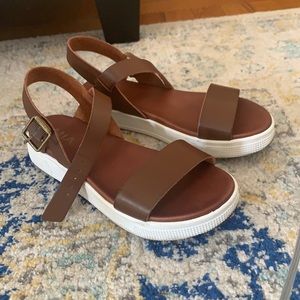 MIA slight platform brown sandals size 7
